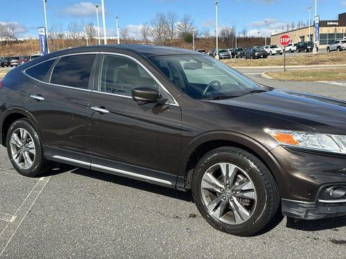 Used 2013 Honda Crosstour EX image 2