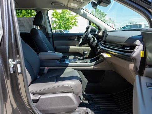 Used 2026 Kia Carnival FWD image 10
