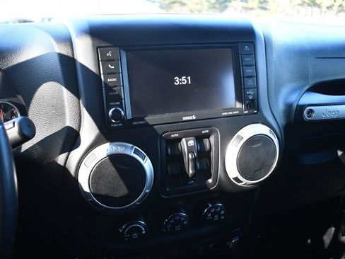 Used 2017 Jeep Wrangler Unlimited Sahara w/ Connectivity Group image 18