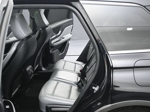 Used 2022 Lincoln Corsair AWD w/ Premium Package image 12