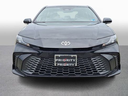 Used 2025 Toyota Camry SE FWD image 2