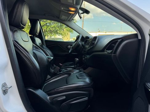 Used 2020 Jeep Cherokee Latitude Plus FWD image 22