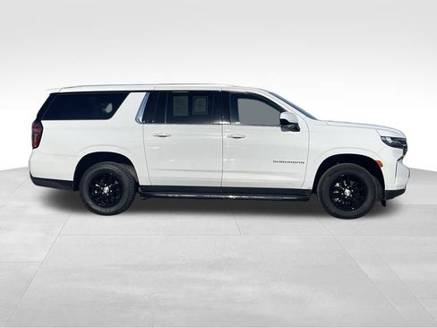 Used 2024 Chevrolet Suburban LT image 3