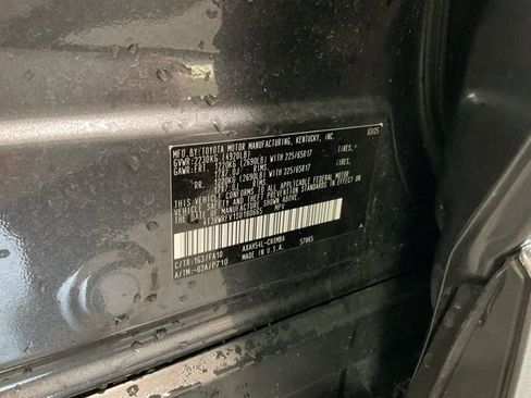 Used 2025 Toyota RAV4 XLE AWD/4WD image 24