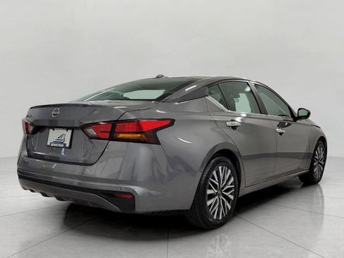 Used 2025 Nissan Altima 2.5 SV FWD image 17