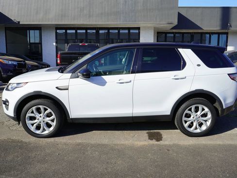 Used 2019 Land Rover Discovery Sport SE AWD/4WD image 2