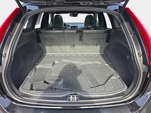 Used 2017 Volvo XC60 T6 R-Design w/ Climate Package image 14