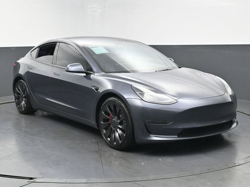 Used 2022 Tesla Model 3 Performance image 2