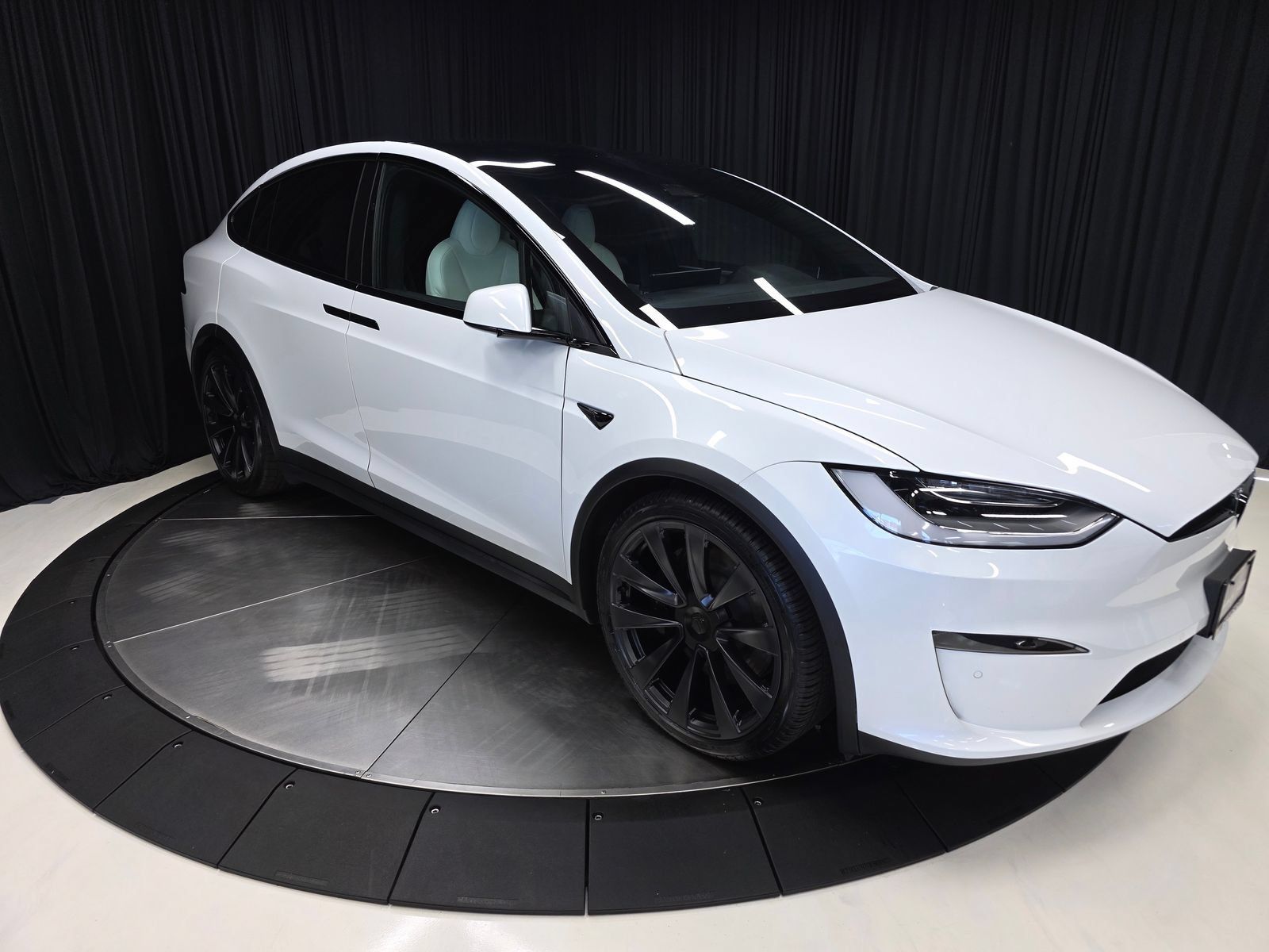 Used 2022 Tesla Model X Plaid AWD/4WD image 18