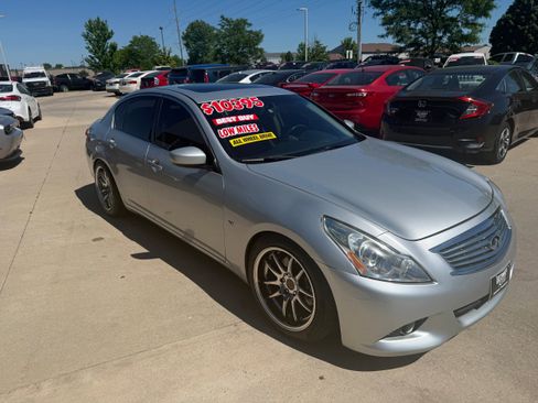 Used 2015 INFINITI Q40 AWD w/ Moonroof Package image 3