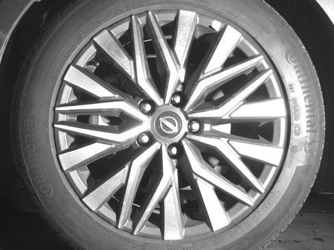 Used 2025 Nissan Altima 2.5 SV image 12