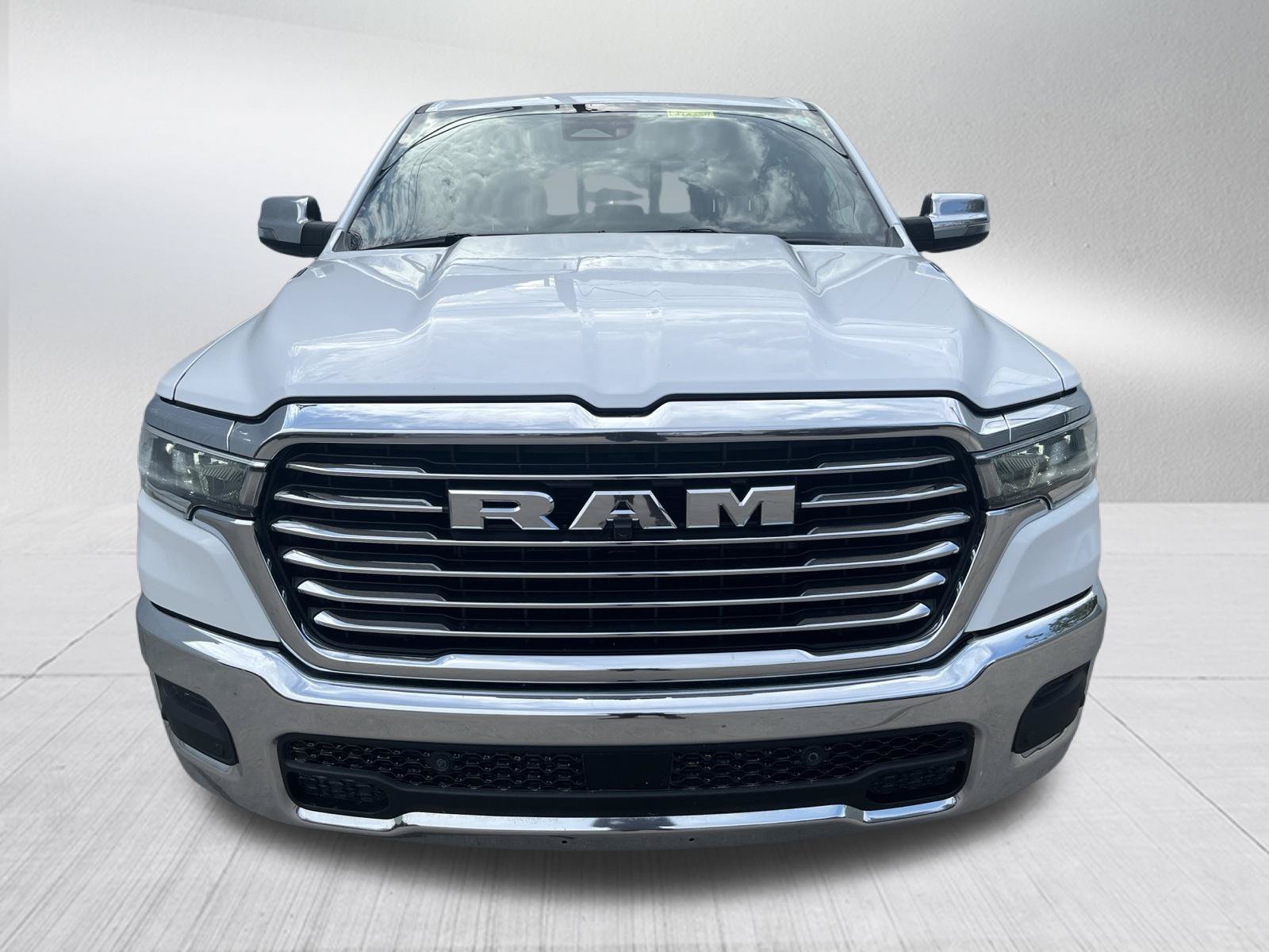 Used 2025 RAM 1500 Laramie AWD/4WD image 2