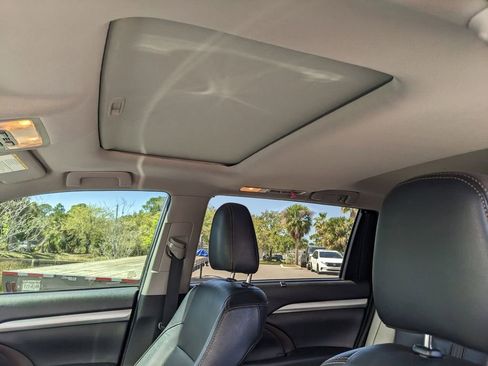 Used 2019 Toyota Highlander XLE image 21