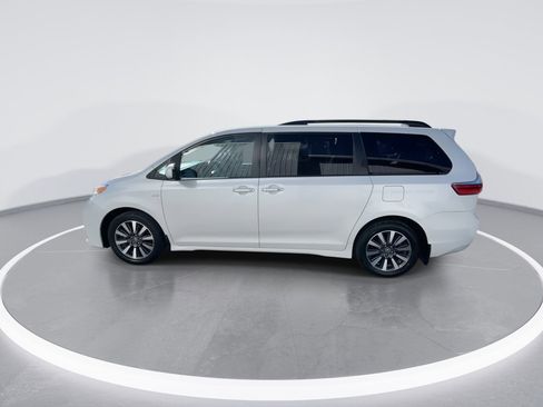 Used 2020 Toyota Sienna XLE w/ XLE Navigation Package AWD/4WD image 11