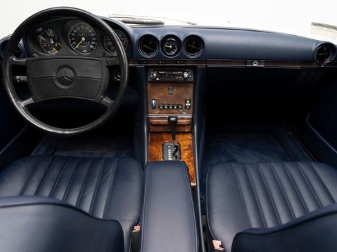 Used 1988 Mercedes-Benz 560 SL image 2