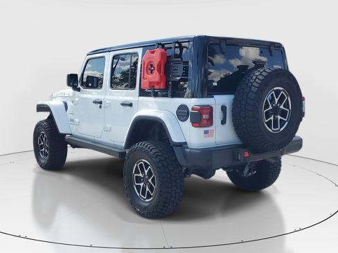 Used 2024 Jeep Wrangler Sahara image 5