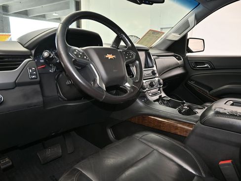 Used 2020 Chevrolet Suburban LT image 14