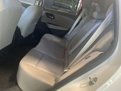 Used 2023 Nissan Rogue SV AWD/4WD image 3