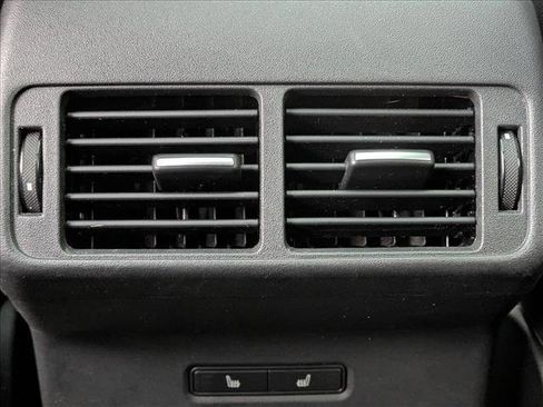 Used 2020 Land Rover Range Rover Velar R-Dynamic S image 18