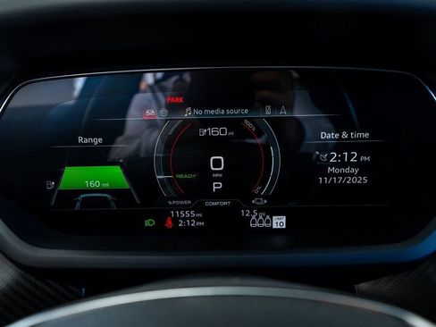 Used 2024 Audi e-tron GT Prestige image 43