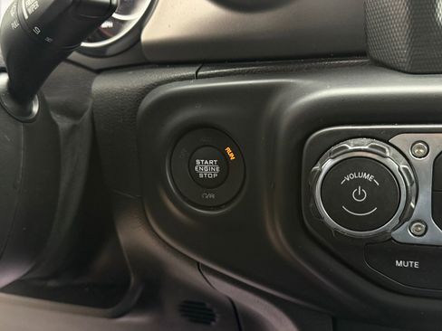 Used 2021 Jeep Gladiator Sport image 47