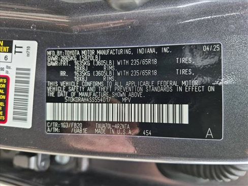 Used 2025 Toyota Highlander LE FWD image 25