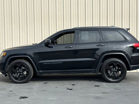 Used 2019 Jeep Grand Cherokee Laredo AWD/4WD image 7