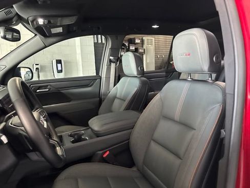 Used 2025 GMC Acadia AT4 w/ Luxury Package AWD/4WD image 12