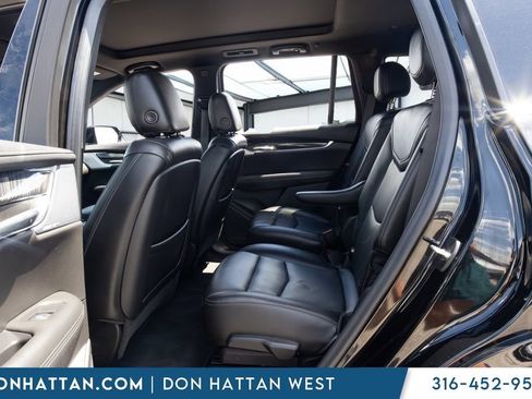 Used 2022 Cadillac XT6 Premium Luxury w/ Technology Package FWD image 16