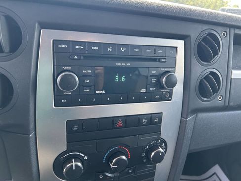 Used 2008 Jeep Commander Sport AWD/4WD image 8