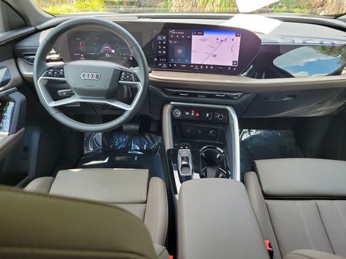 Certified 2025 Audi Q5 Premium Plus w/ Premium Plus AWD/4WD image 11