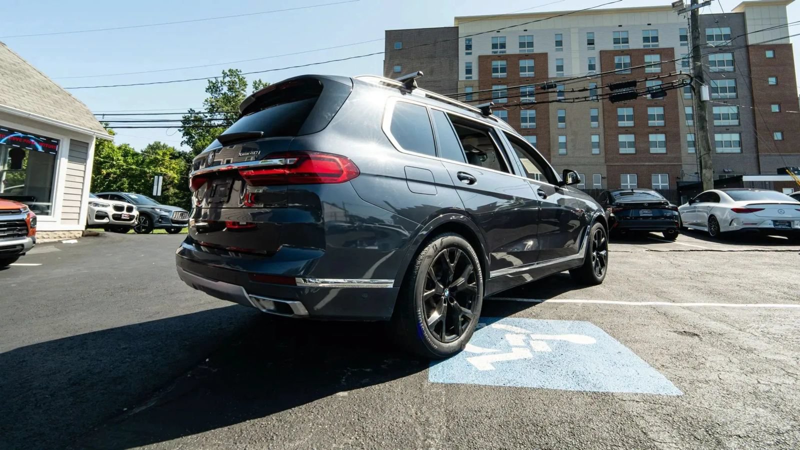 Used 2020 BMW X7 xDrive40i w/ Premium Package AWD/4WD image 3