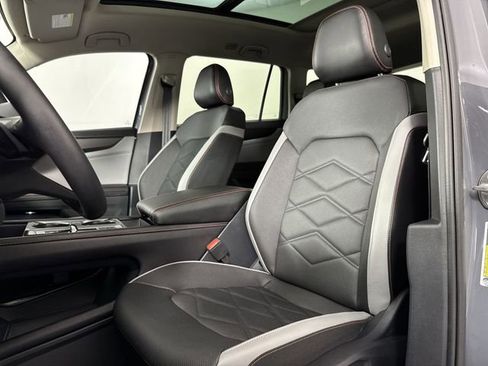 Used 2024 Volkswagen Atlas Peak Edition SE AWD/4WD image 20