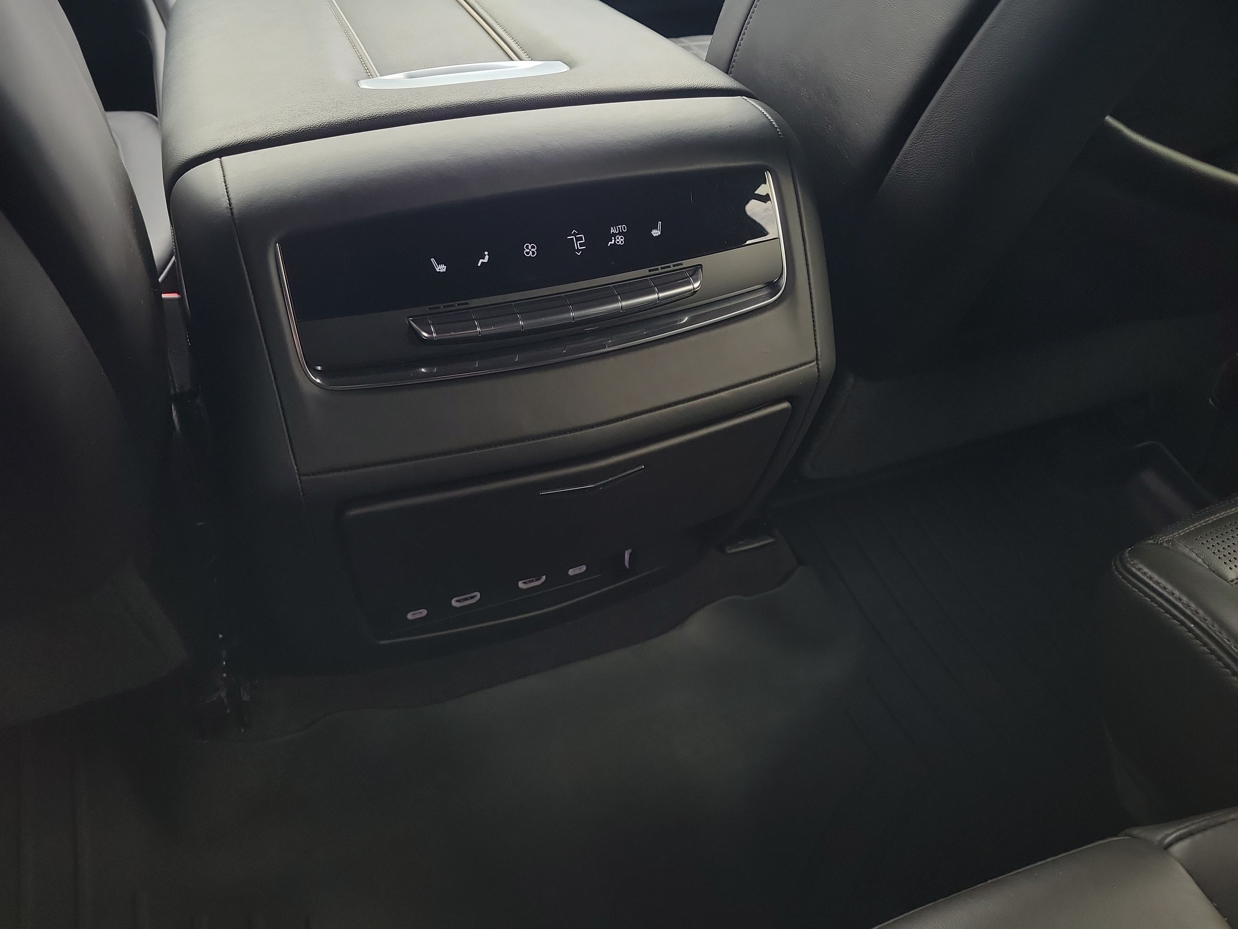 Used 2023 Cadillac Escalade Sport Platinum AWD/4WD image 16
