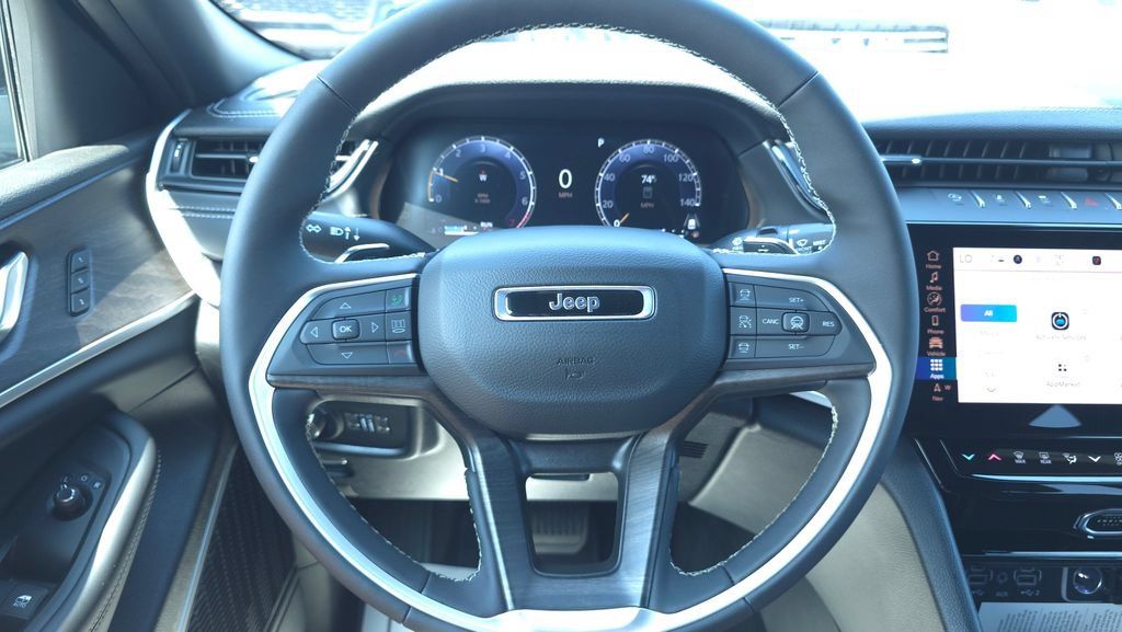 New 2026 Jeep Grand Cherokee L Limited w/ Limited Altitude Package AWD/4WD image 29