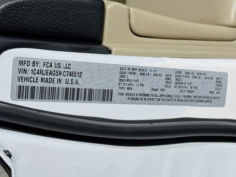 Used 2021 Jeep Grand Cherokee Laredo RWD image 38