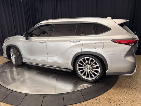 Used 2021 Toyota Highlander XSE AWD/4WD image 5