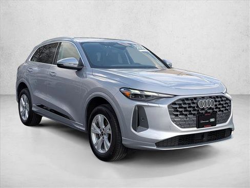 Certified 2025 Audi Q5 Premium w/ Convenience Package image 3