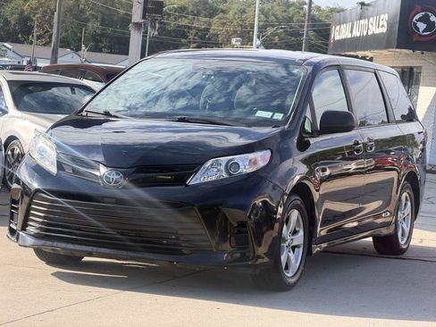Used 2020 Toyota Sienna L FWD image 3