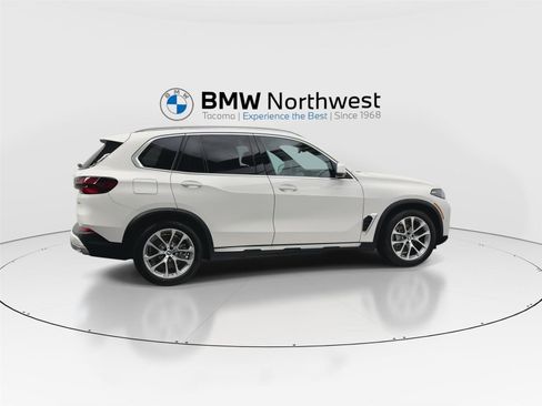 New 2026 BMW X5 xDrive50e w/ Climate Comfort Package image 4