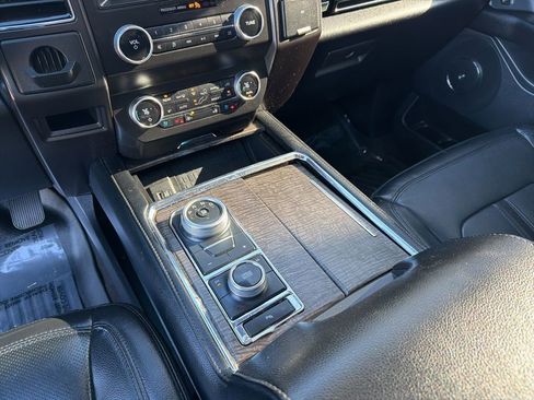 Used 2021 Ford Expedition Max Limited image 17