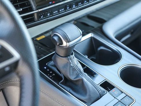 Certified 2024 Toyota Sienna Limited image 19