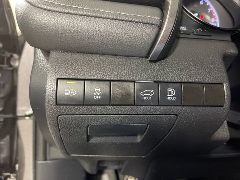 Certified 2022 Toyota Camry SE image 30