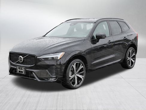 Used 2022 Volvo XC60 B6 R-Design w/ Advanced Package image 3