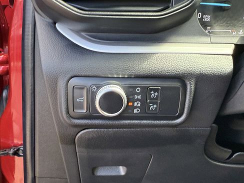 Used 2022 Ford Explorer XLT image 18