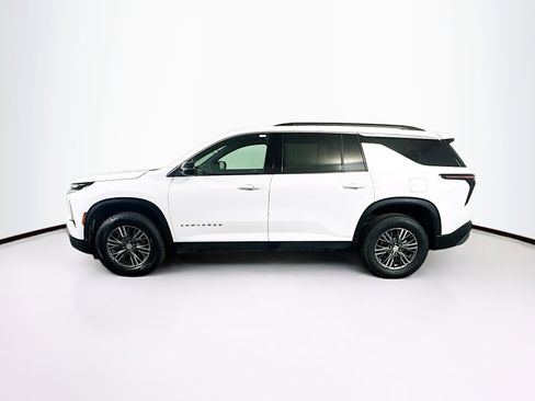 Used 2025 Chevrolet Traverse LT image 4