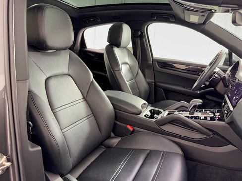 Certified 2023 Porsche Cayenne Coupe AWD/4WD image 30