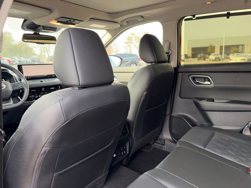 Used 2025 Nissan Rogue Platinum w/ Platinum Premium Package image 24