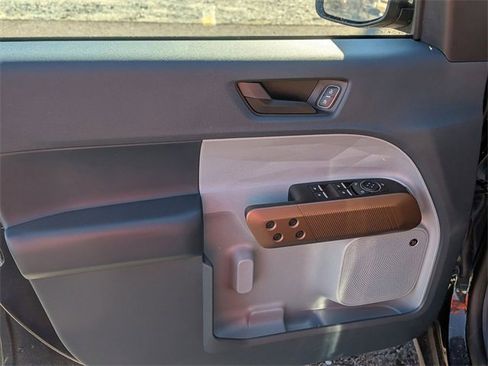 Used 2023 Ford Maverick Lariat w/ Lariat Luxury Package image 12