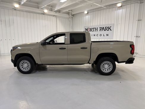 Used 2023 Chevrolet Colorado W/T image 2